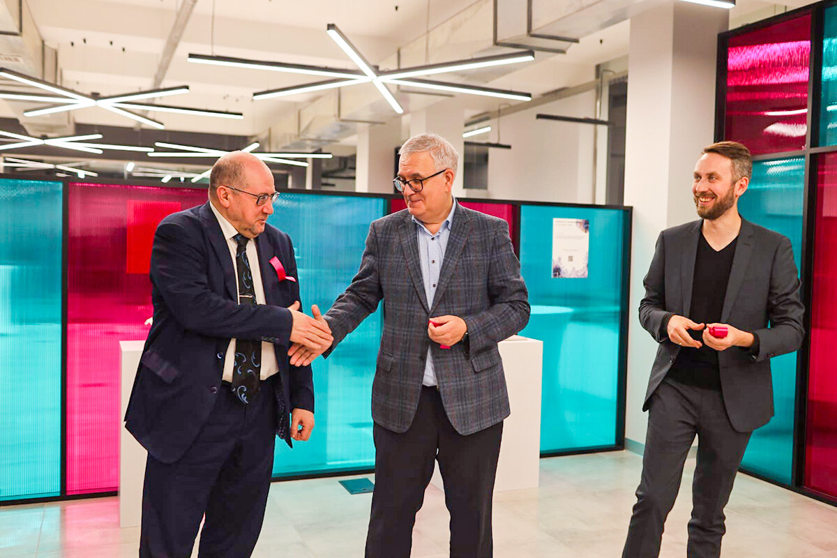 St. Petersburg Deputy Governor Vladimir Knyaginin and Rector of the St. Petersburg State University of Industrial Technologies and Design, Alexei Demidov, at the opening of the PromTechDesign Laboratory. On the far right is Fashion Tech program director, Maxim Ermachkov