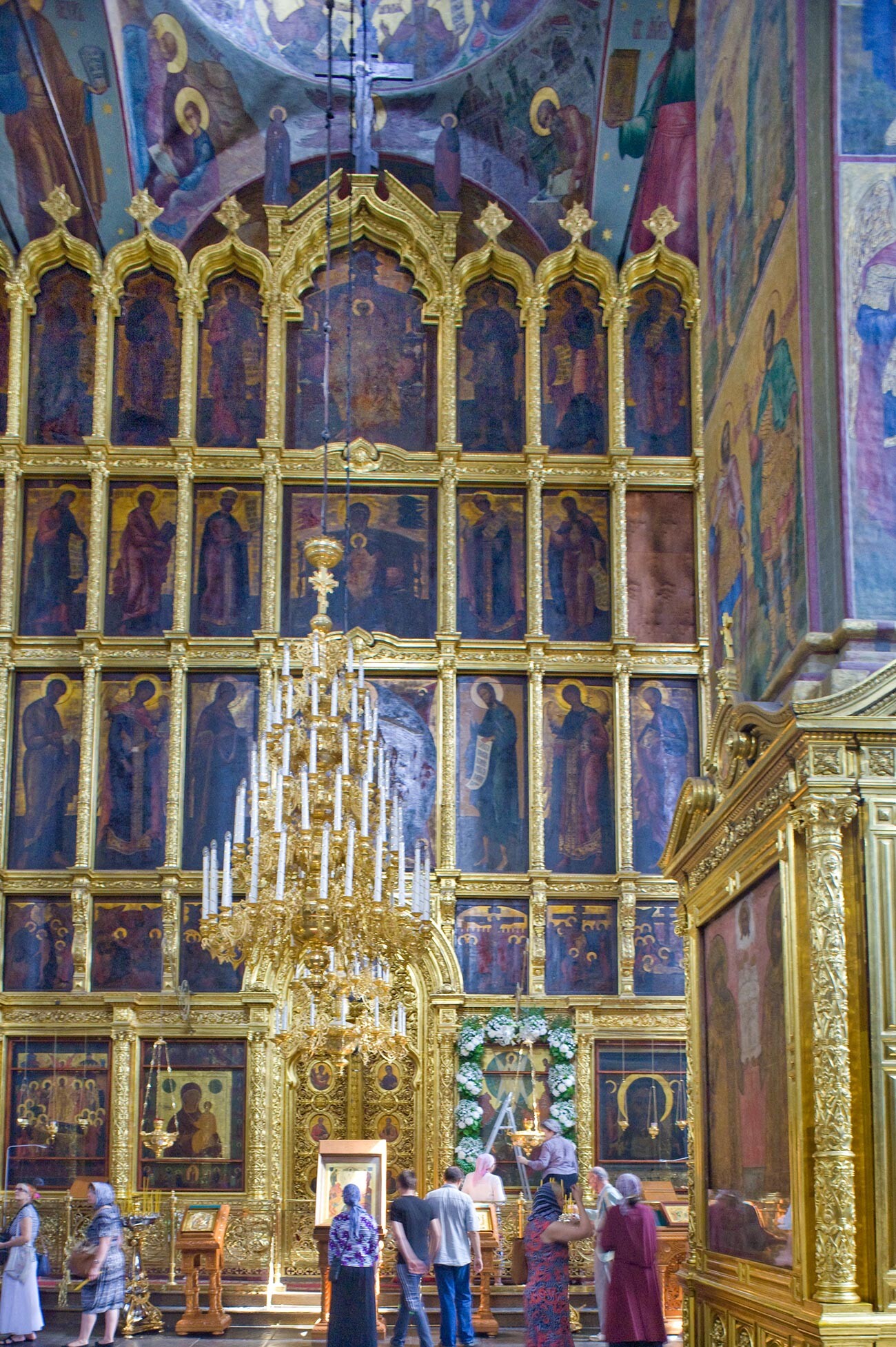 Monastère Novospasski, cathédrale de la Transfiguration. Vue en direction de l'iconostase. 18 août 2013