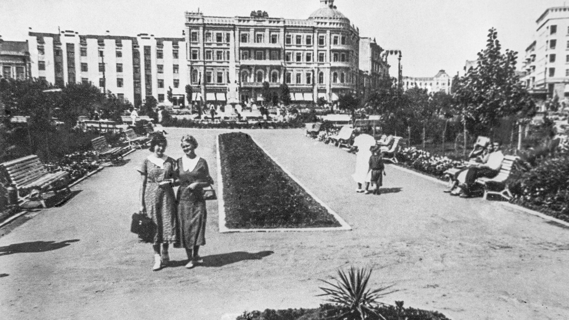 Комсомольский сквер, 1937 г.