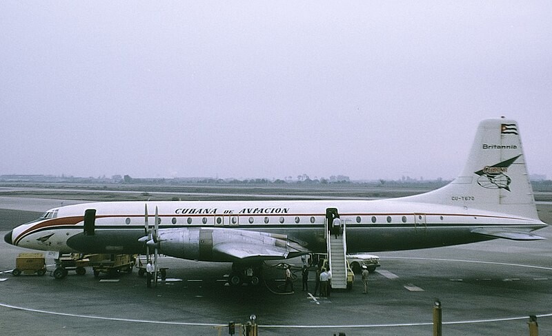 Bristol Britannia 318 CU-T670 de Cubana de Aviación en el aeropuerto de Lima, Perú, en abril de 1972