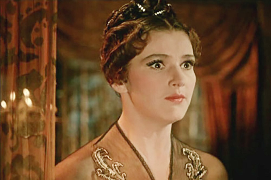 Julia Borisova sebagai Nastasya Filippovna.