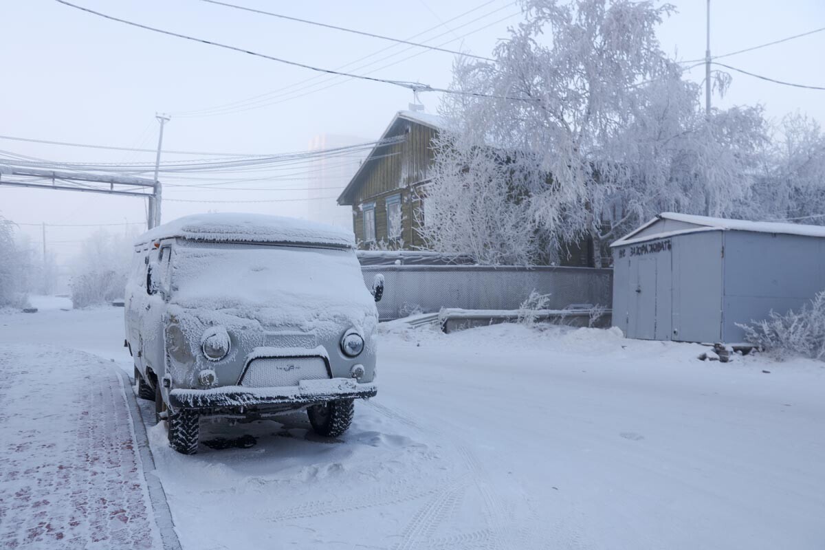 УАЗ во Јакутск. На 22 декември во 16 населби во Јакутија температура се спушти под -50 степени, а во главниот град Јакутск изнесуваше -48 степени Целзиусови.


