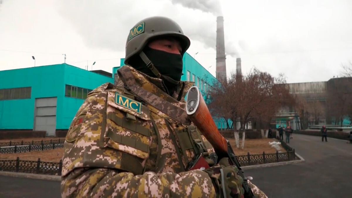 カザフスタンにてCSTO平和維持部隊の軍人