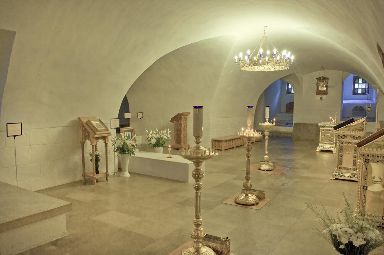 Biara Novospassky, Katedral Transfigurasi. Ruang bawah tanah dengan kapel pemakaman Romanov (Gereja Romanus Melodus). 18 Agustus 2013.