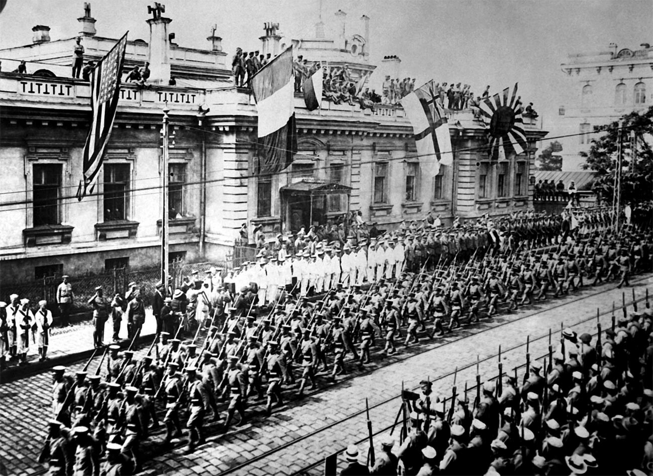 Des troupes d'intervention à Vladivostok, Russie, septembre 1918