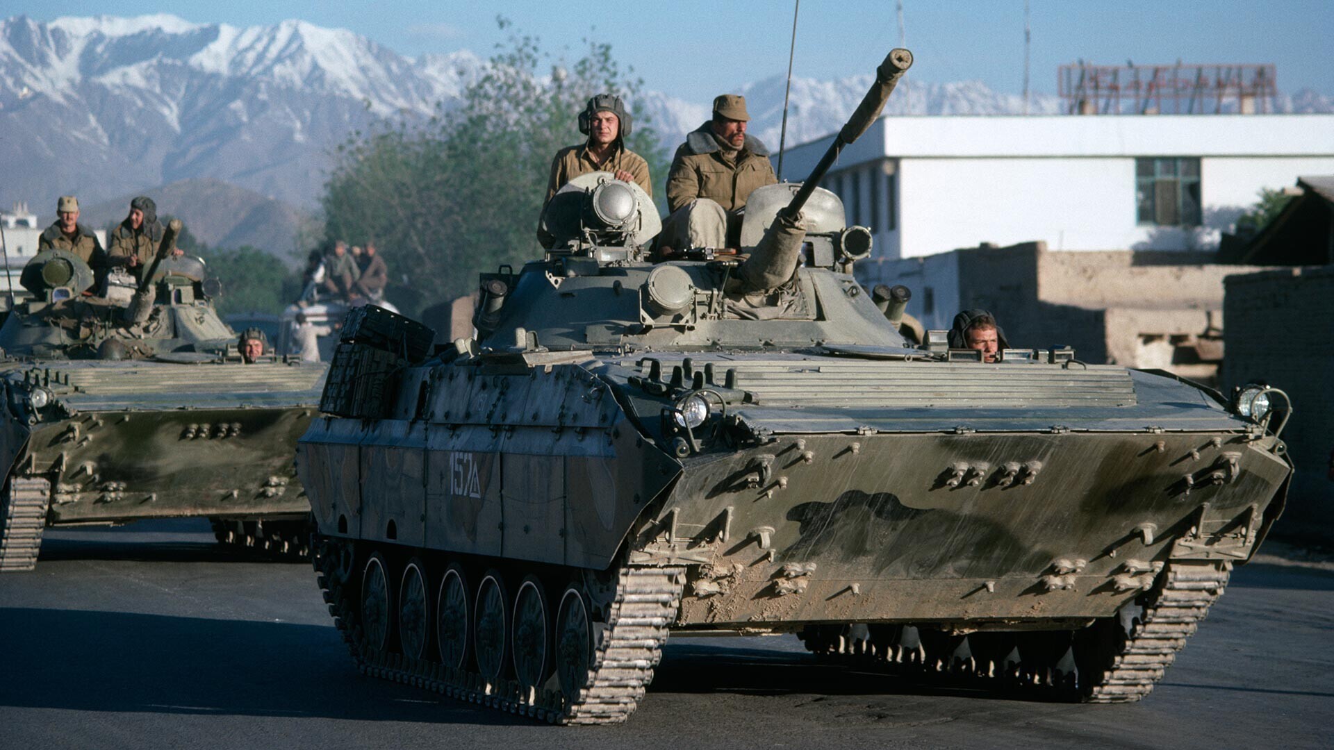 Советска воена патрола во Кабул.
