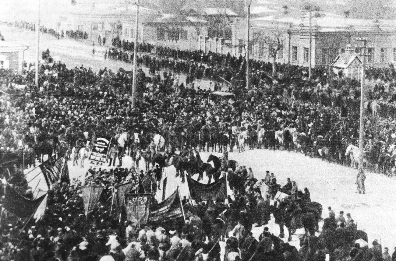 The parade of the Amur partisans after the liberation of Blagoveshchensk. 1920.