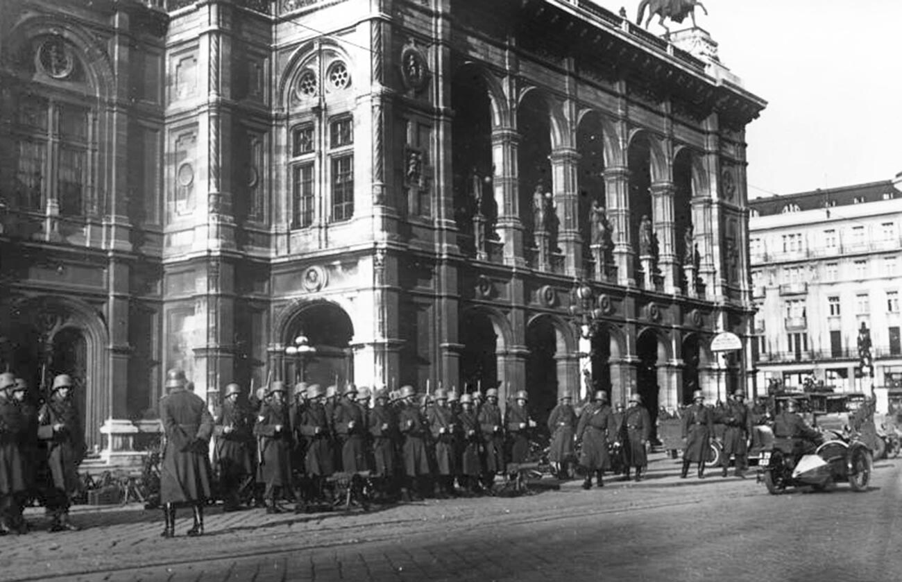 Soldati del Bundesheer, l’Esercito federale dell’Austria, a Vienna, 12 febbraio 1934