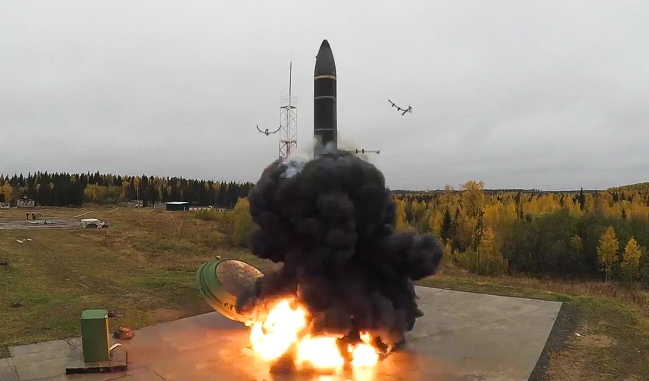 Лансирање интерконтиненталне балистичке ракете „Топољ-М“ са космодрома Плесецк ради тестирања.