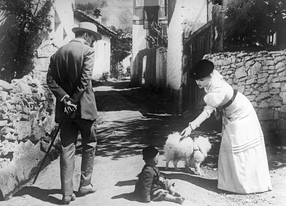 Imagen de la película 'La dama del perrito' dirigida por Iósif Jeifits, 1960