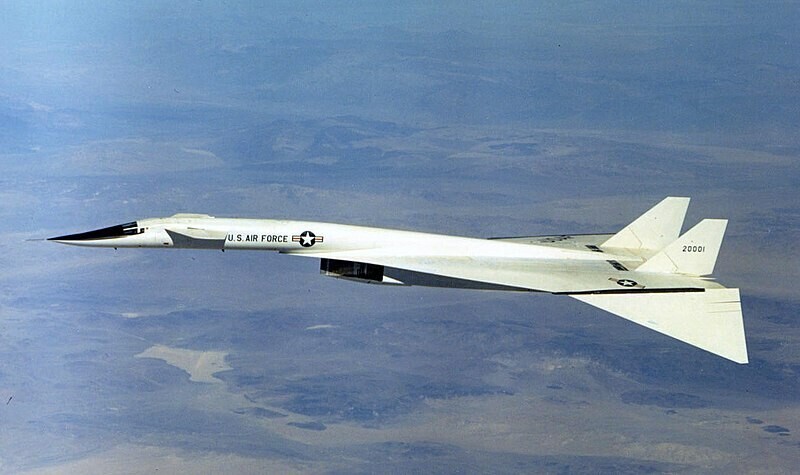 XB-70A ‘Valkyrie’ norte-americano em voo
