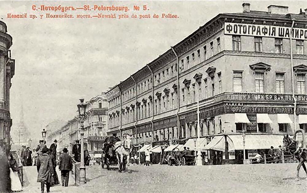 ネフスキー大通りとボリシャヤ・モルスカヤ通りの角にあるコトミンの家1
