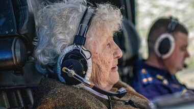Руската „железна баба“ го прослави 100 роденден стоејќи 100 секунди на шајки