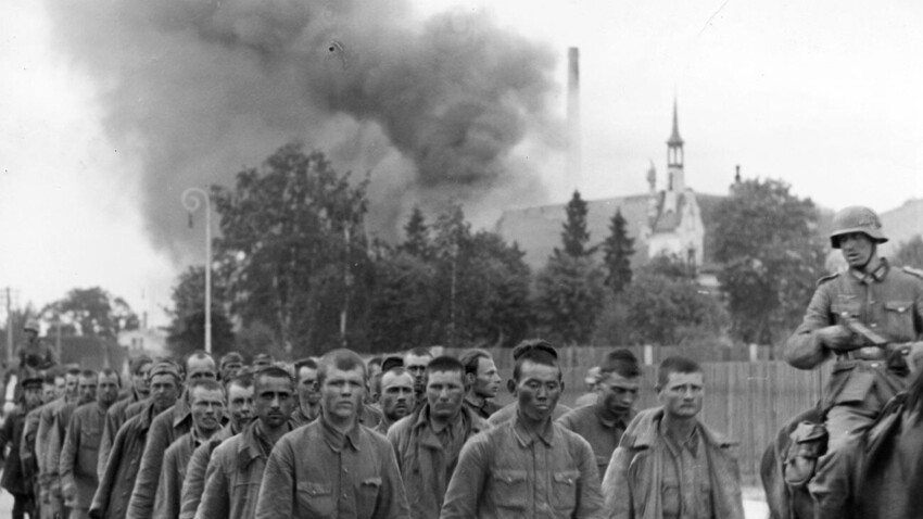 Soviet POWs in Riga in July 1941.
