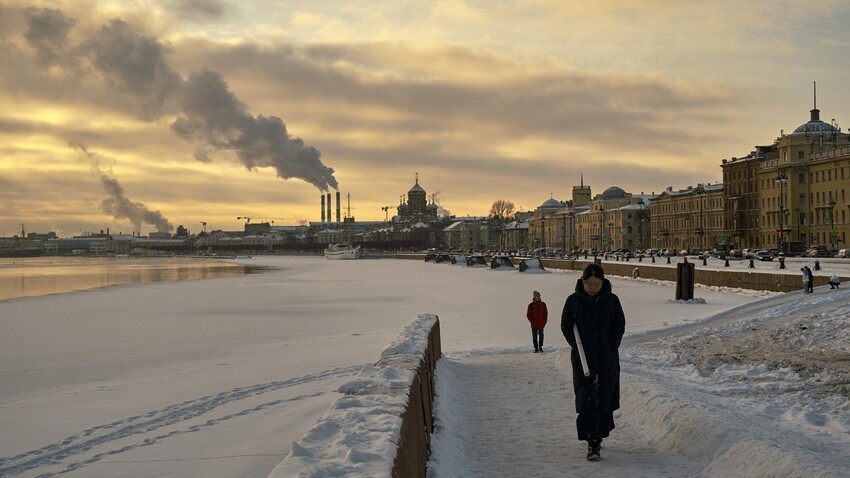 ロシアの冬は意志の弱い人には耐え難い 見たこともない豪雪と闘うペテルブルクの人々 ロシア ビヨンド