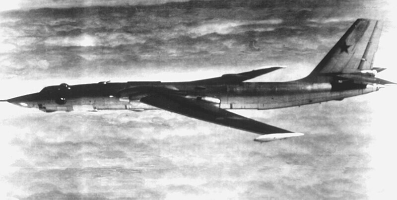 Bombardeiro Miasischev 3MD da Força Aérea Soviética em voo

