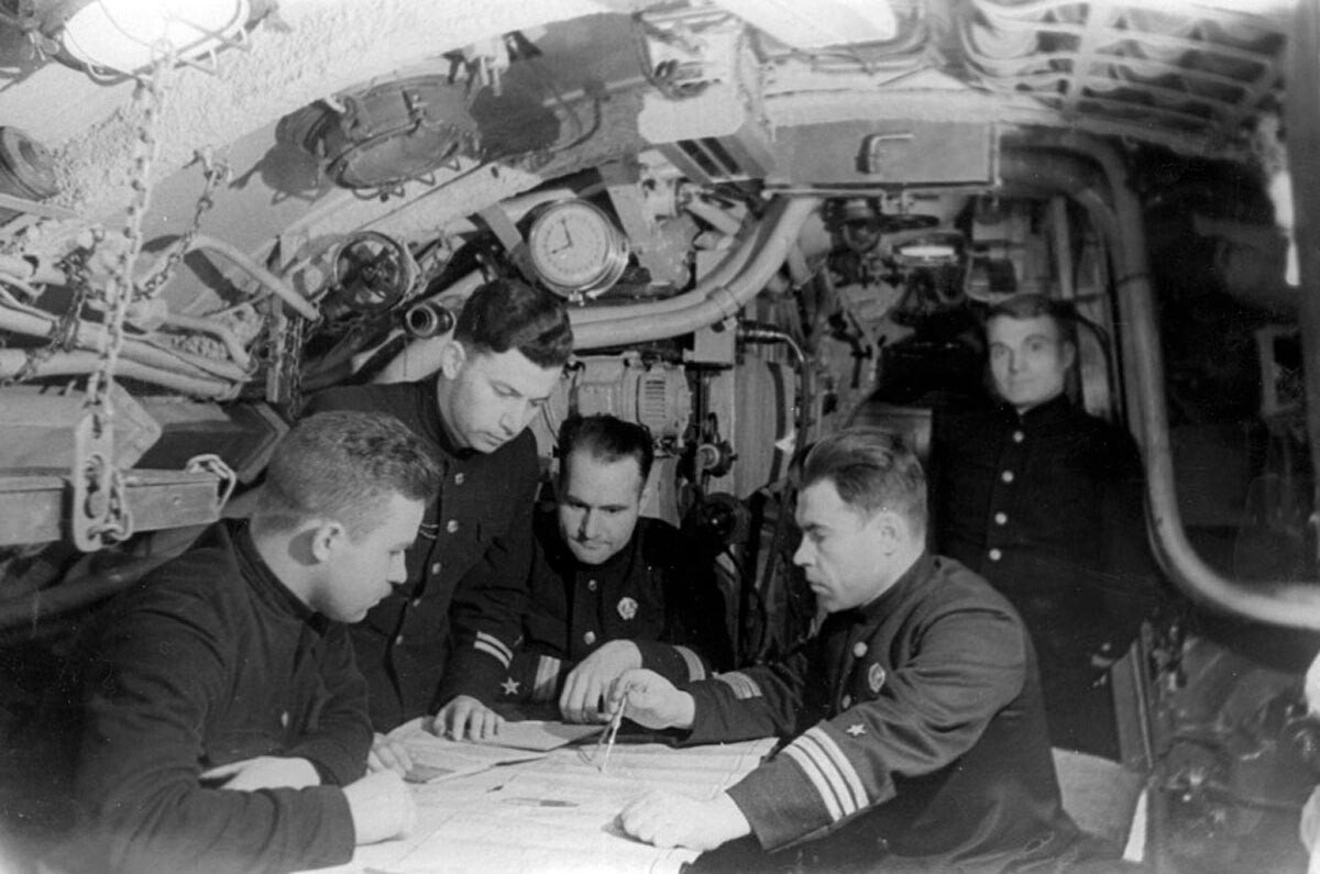 Equipe de comando do Sch-303: Ilín, Magrilov, Tseicher e o capitão Trávkin. Kronshtadt, setembro de 1942.