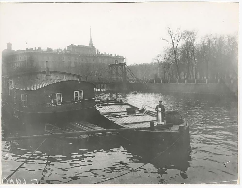 O rio Fontanka perto do Jardim de Verão, 1900 - 1913. 