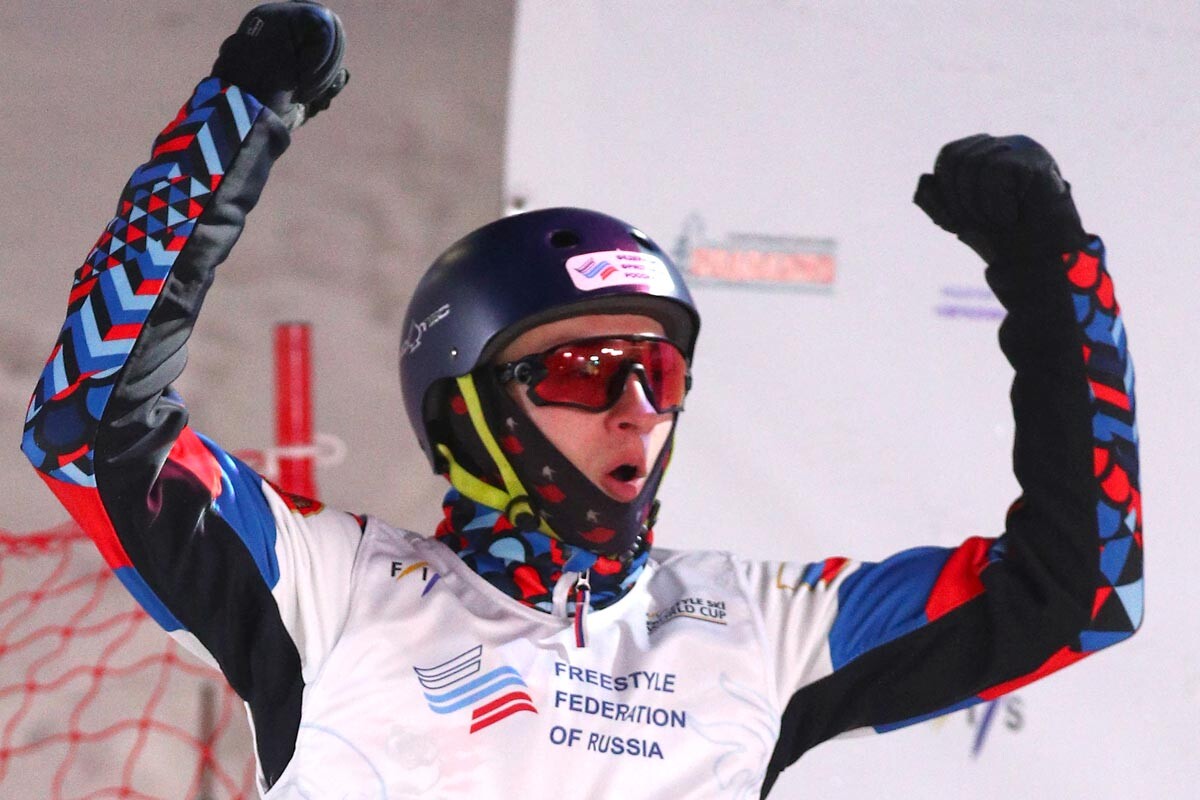 Руски такмичар Максим Буров после скока на финалном такмичењу у „фристајлу“ Светског купа у скијању слободним стилом, спортско-рекреативни центар „Подолино“.