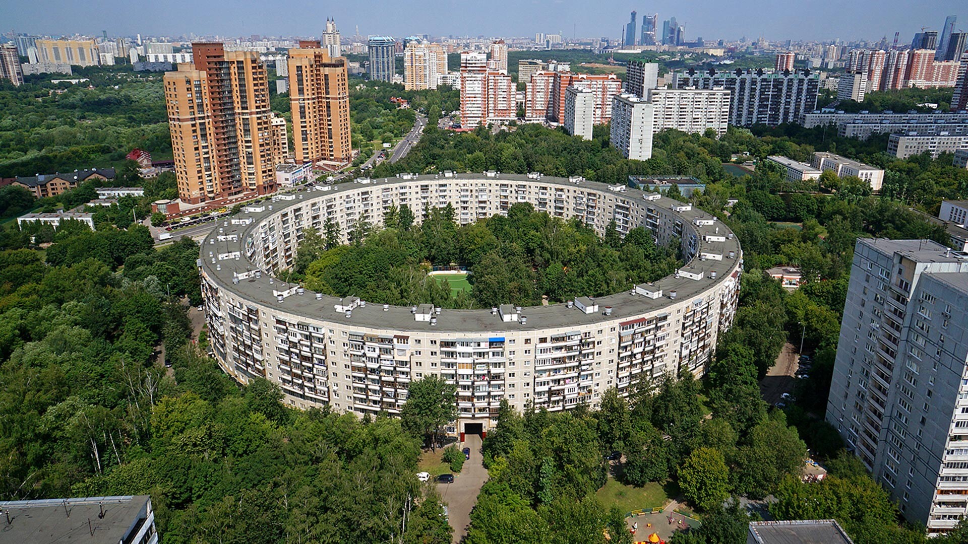 Rundhaus in Moskau in der Nezhinskaya-Straße 13, erbaut 1972-1974. entworfen vom Architekten Ewgeny Stamo und Ingenieur Alexander Markelow.