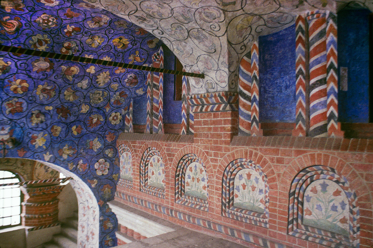 Saint-Basile, intérieur. Escalier d'entrée sud-ouest