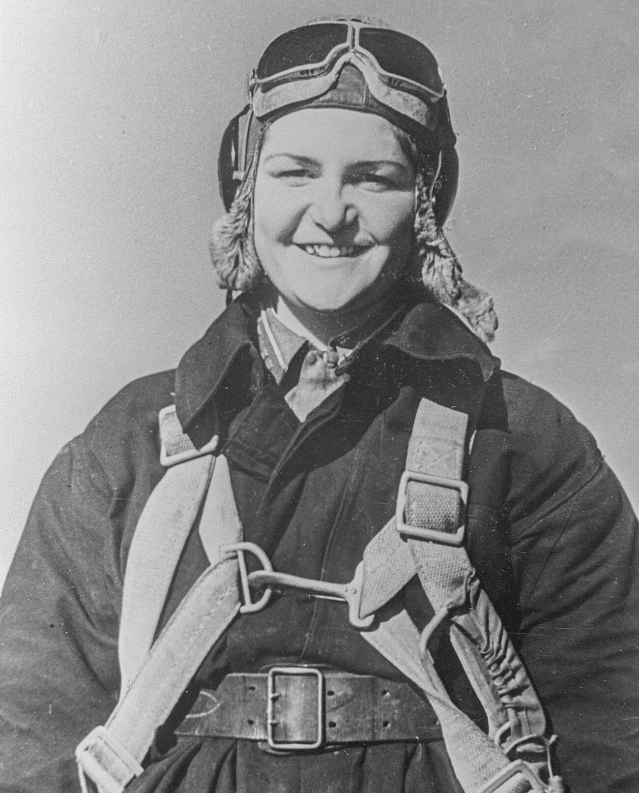 Заменик команданта ловачке ескадриле 586. женског борбеног ваздухопловног пука Валерија Дмитријевна Хомјакова. Репродукција.