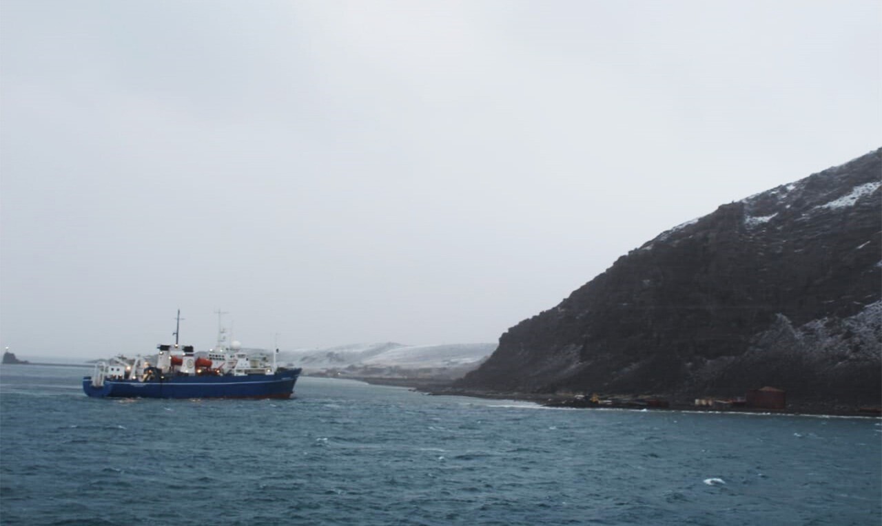 Marinha argentina resgata navio russo na Antártida