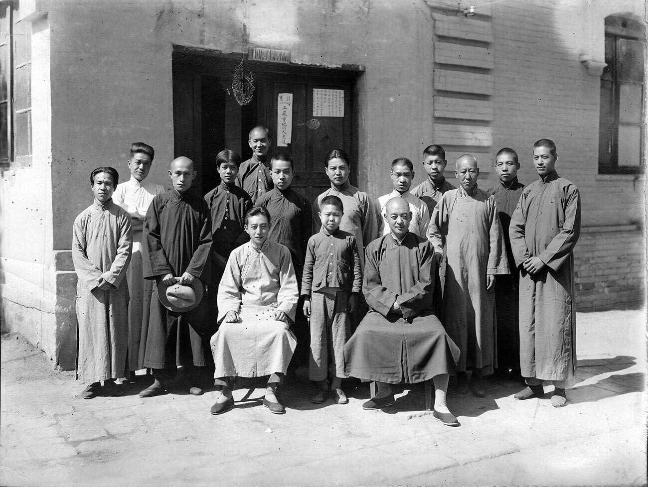 Des Chinois orthodoxes : des employés et ouvriers de l'imprimerie de la Mission spirituelle russe à Pékin