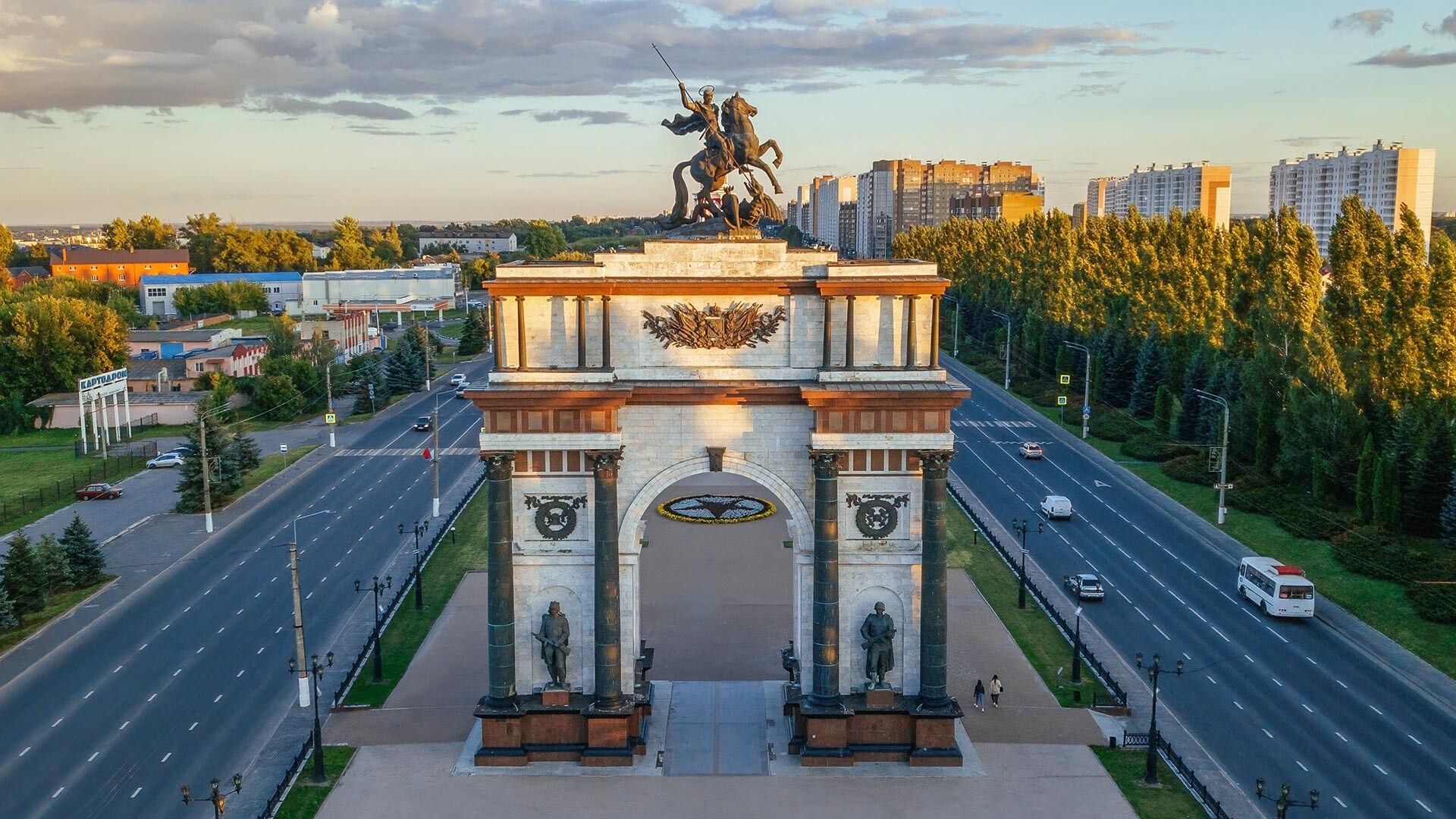 Мемориальный комплекс Курская дуга Триумфальная арка