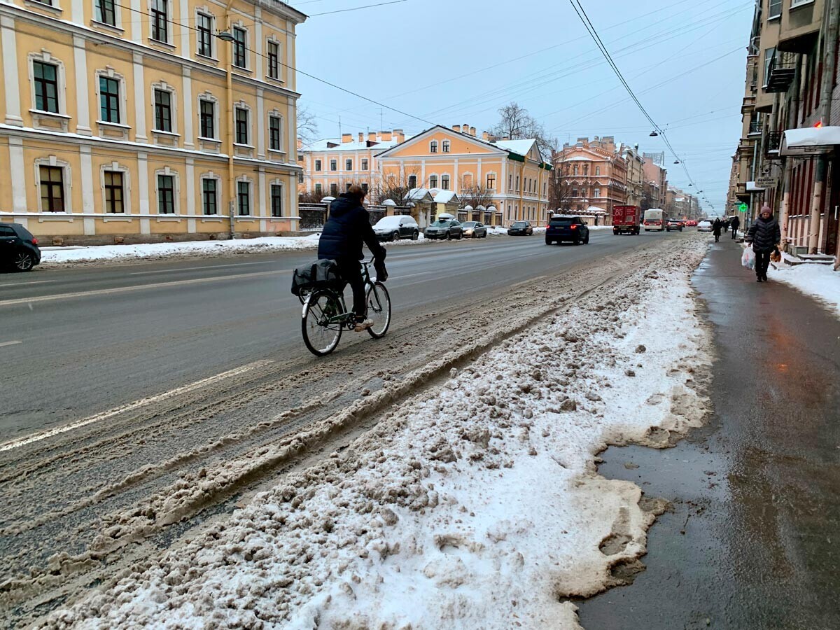 Como os moradores de São Petersburgo estão lidando com nevascas excepcionalmente fortes