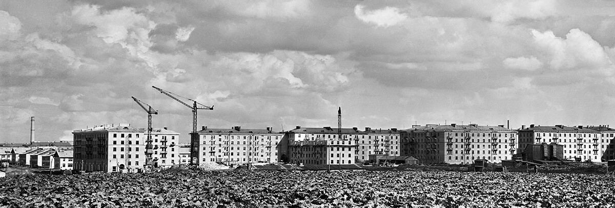Construcción del distrito Novye Cheremushki en Moscú, 1954.