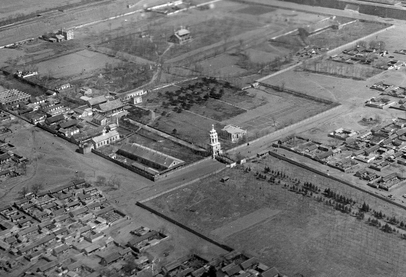 The buildings of the Russian Othodox Ecclesiastical Mission in Beijing (aerial view).