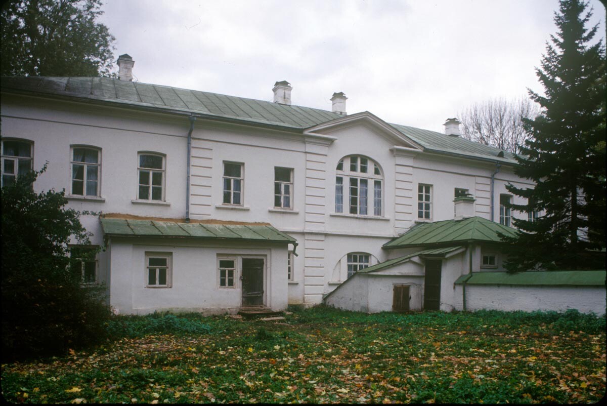 Tolstoy house. Courtyard facade. October 8, 1992