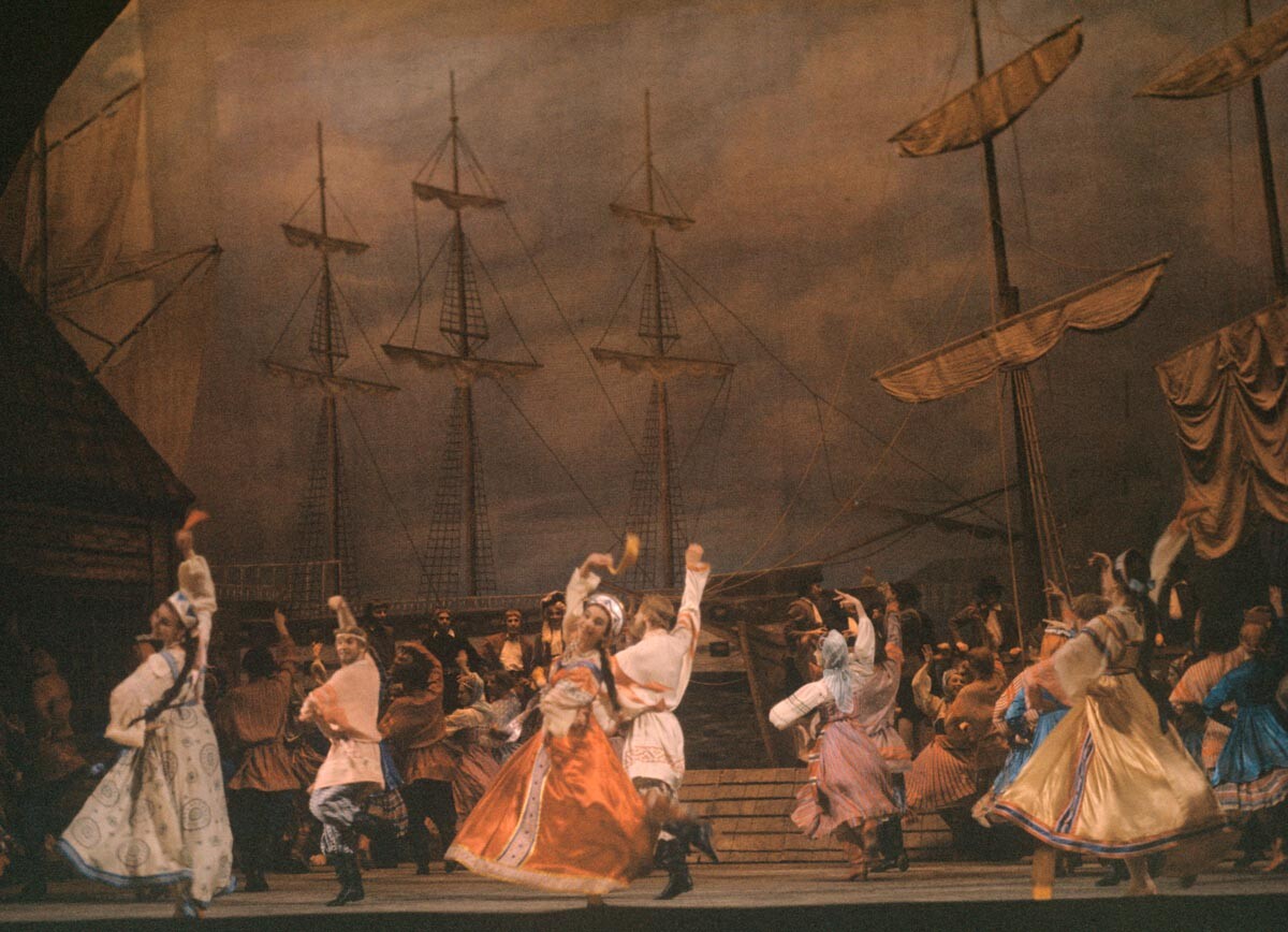 Une scène du ballet Le Cavalier de bronze. Théâtre Kirov (Mariinsky), 1966