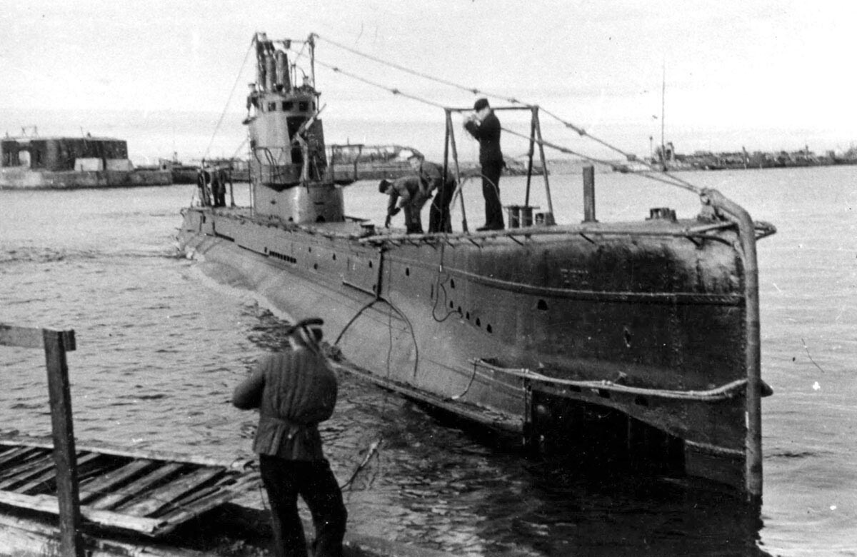 入港している潜水艦Shch-303「シチューカ」