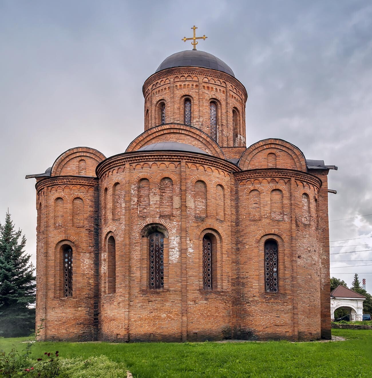 Црквата „Св. Петар и Павле“ изградена 1146 година во Смоленск.