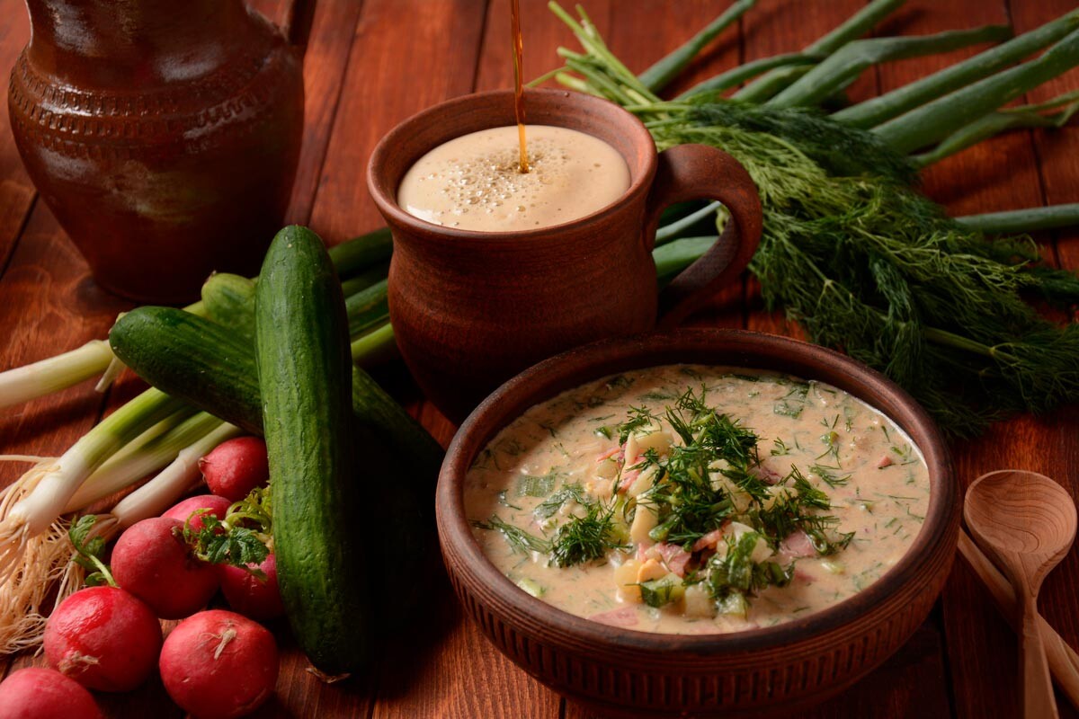 La soupe okrochka à base de kéfir à l'aneth