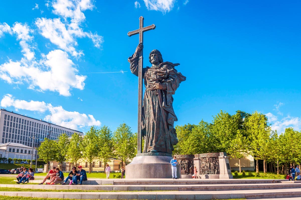 Monumen Vladimir yang Agung di Moskow.