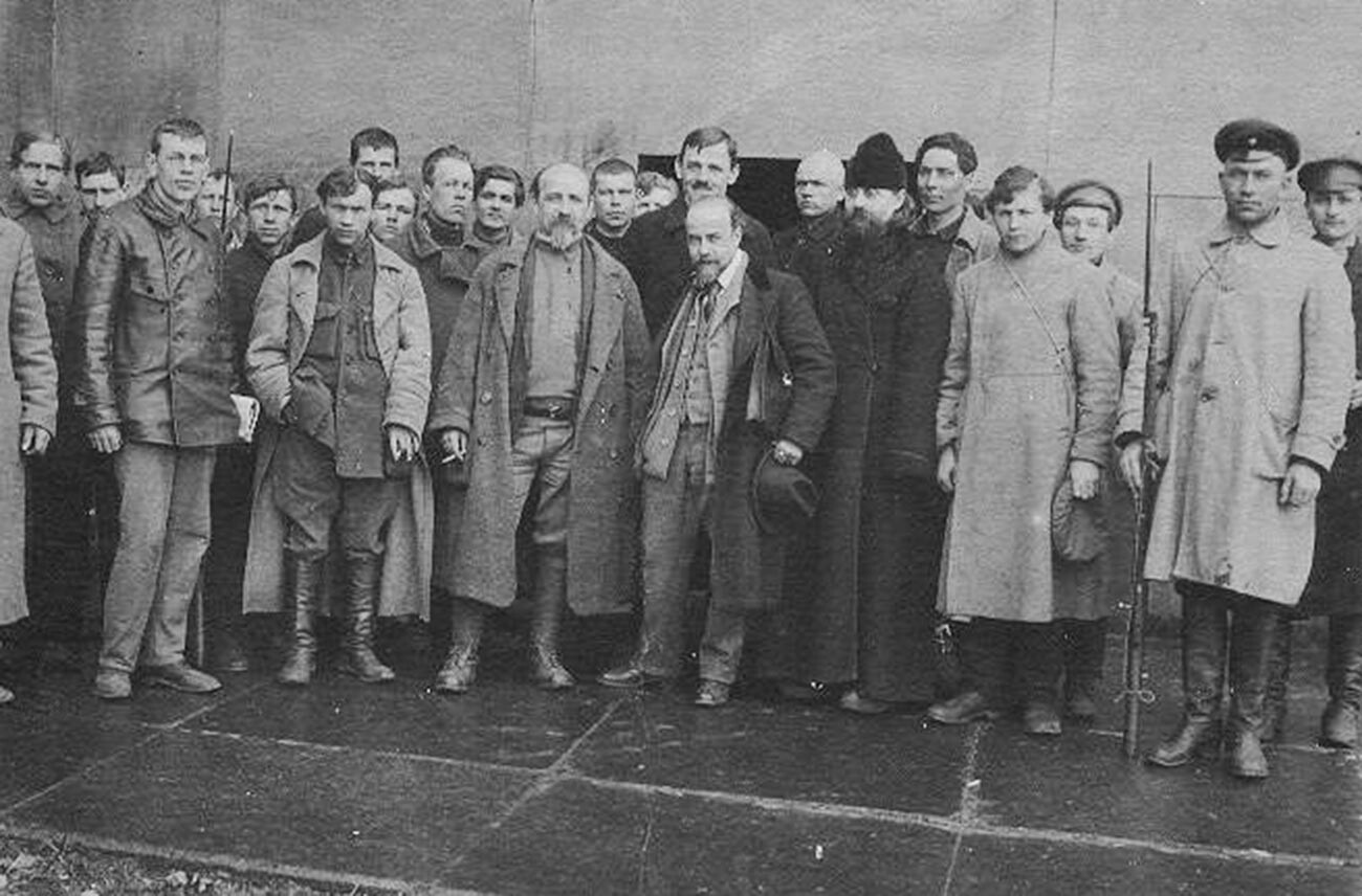 Die Kommission, die 1922 für die Beschlagnahmung von Kirchenschmuck zuständig war.