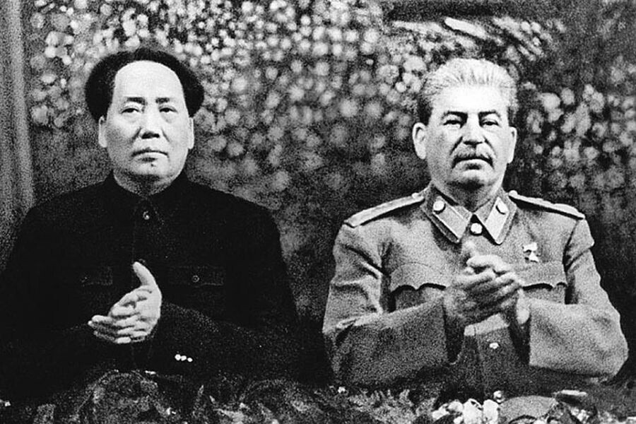 Mao Zedong dan Josef Stalin.