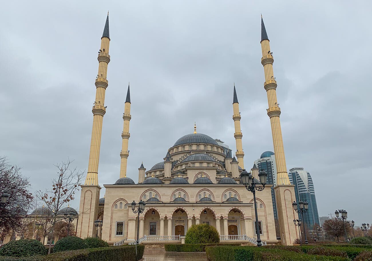 Masjid 'Jantung Chechnya' di Grozny.