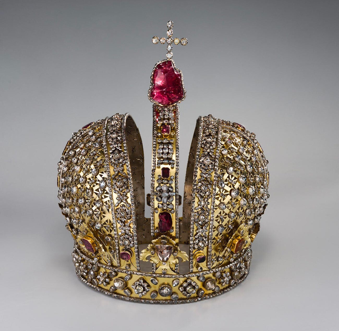 Corona de Ana de Rusia de la colección de los Museos del Kremlin de Moscú

