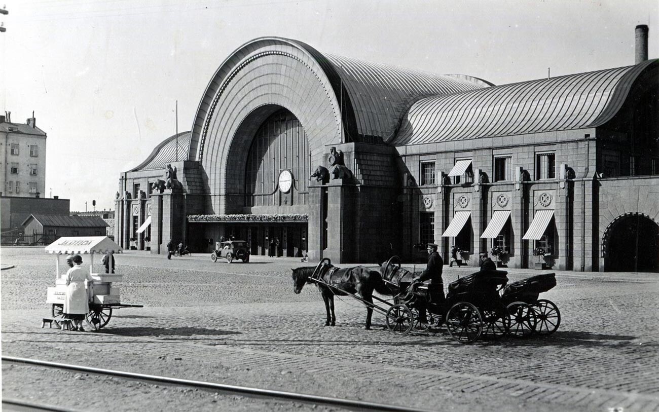 Bahnhof.