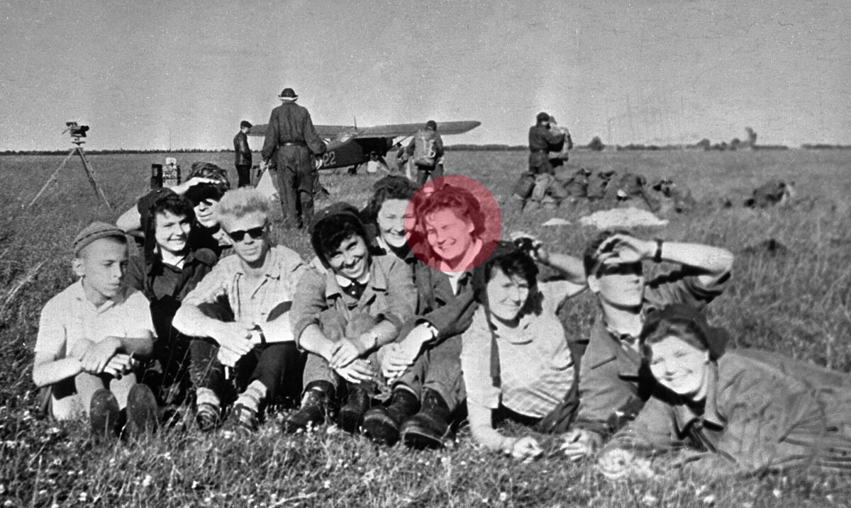 Терешкова са члановима Јарославског аероклуба, 1961.