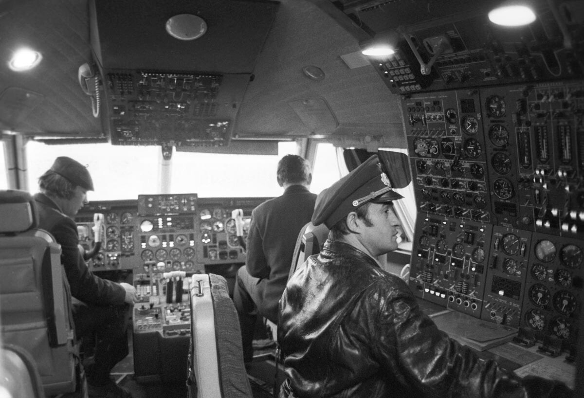 Crew of an Ilyushin-86 passenger aircraft. Vnukovo Airport, 1981.