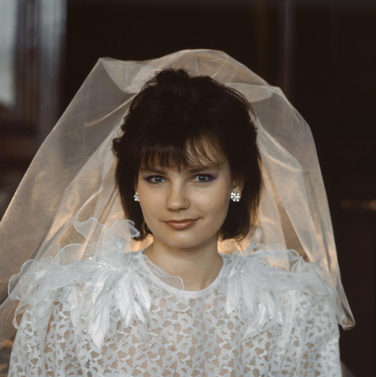 URSS. RSS de Lettonie. Riga. 30 avril 1987. Une mariée dans sa tenue nuptiale