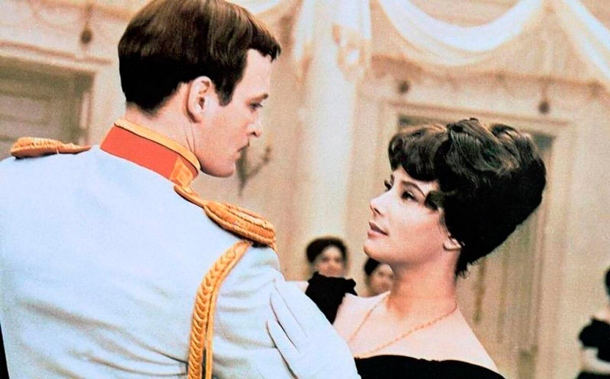 A still from 'Anna Karenina' movie. Vasily Lanovoy as Vronsky and Tatyana Samoilova as Karenina