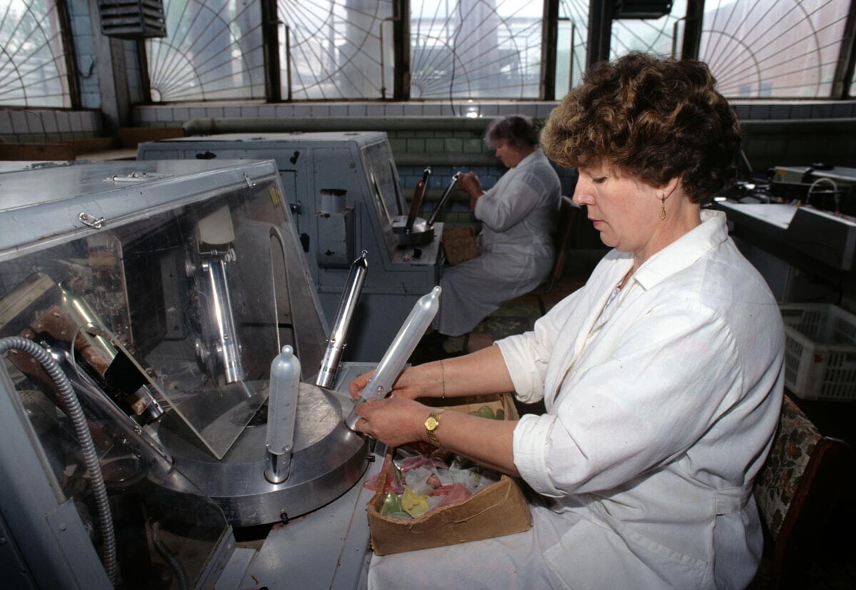 Fábrica de artigos de borracha de Bakovski. Teste de preservativos, 1997
