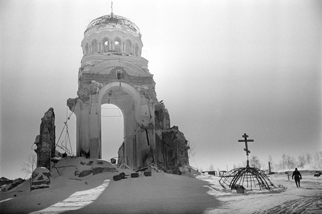 Une église détruite par les nazis dans la ville de Mojaïsk, près de Moscou