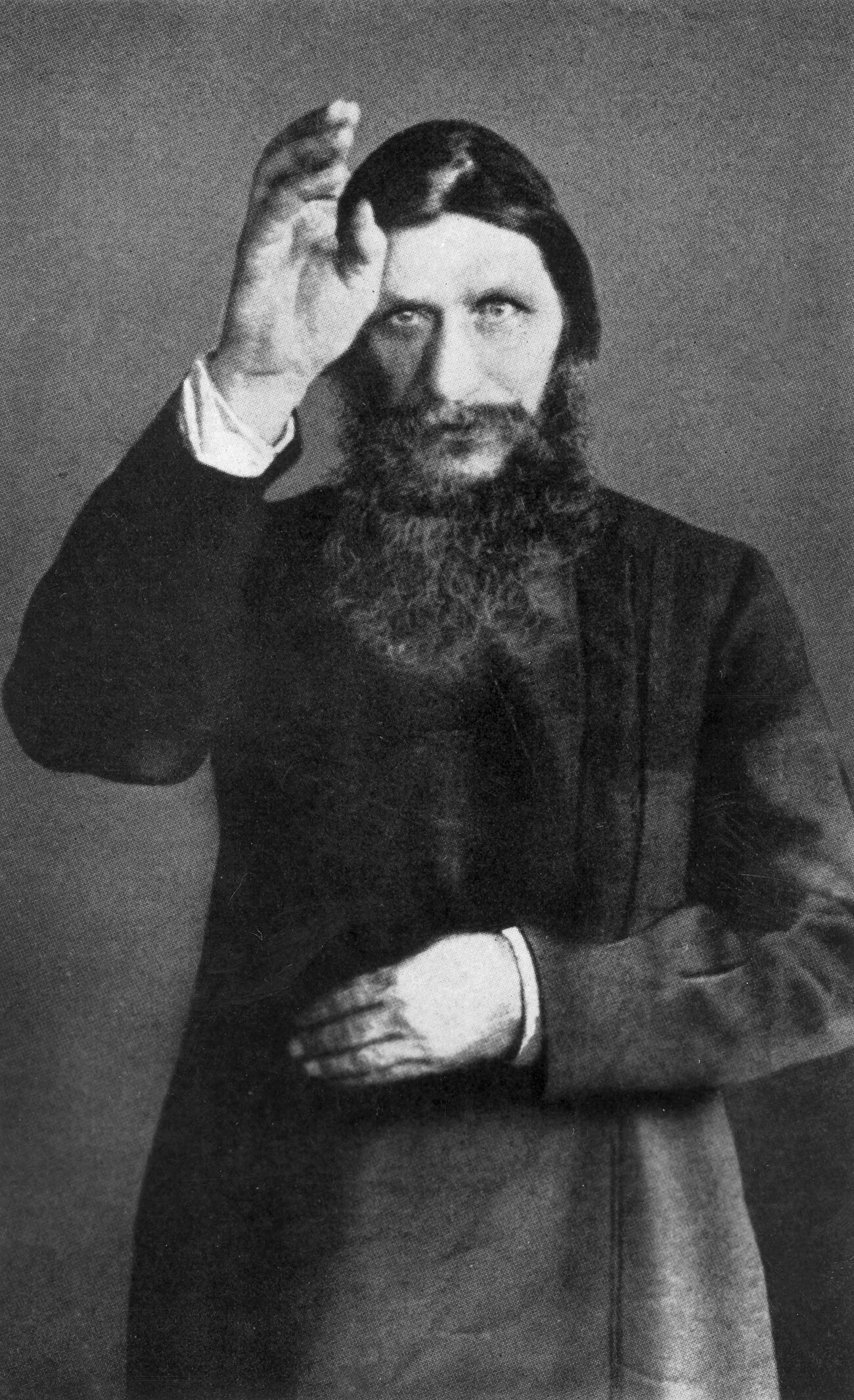 Grigori Rasputin (1872–1916), russischer Mystiker und spiritueller Berater der Romanows und eine höchst einflussreiche Figur am Hof von Zar Nikolaus II., um 1905.